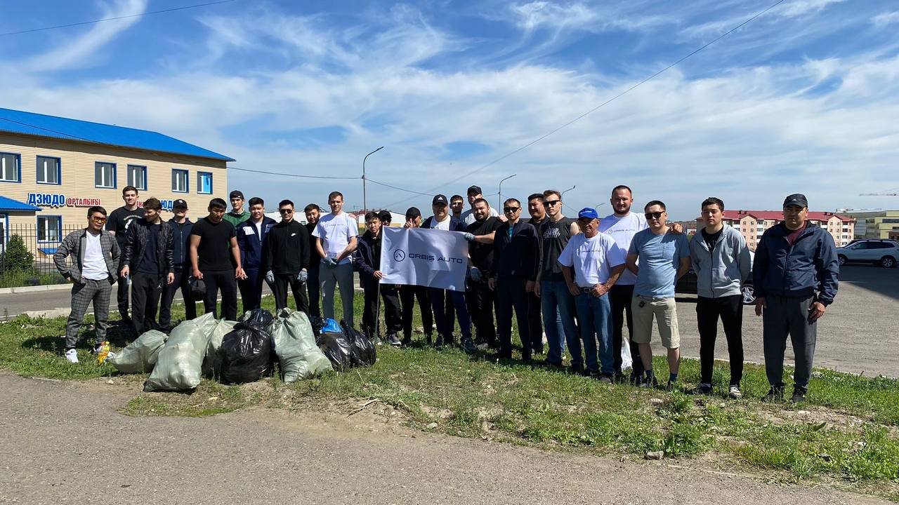 Сотрудники автомобильной группы вышли на субботник в 10 городах Казахстана